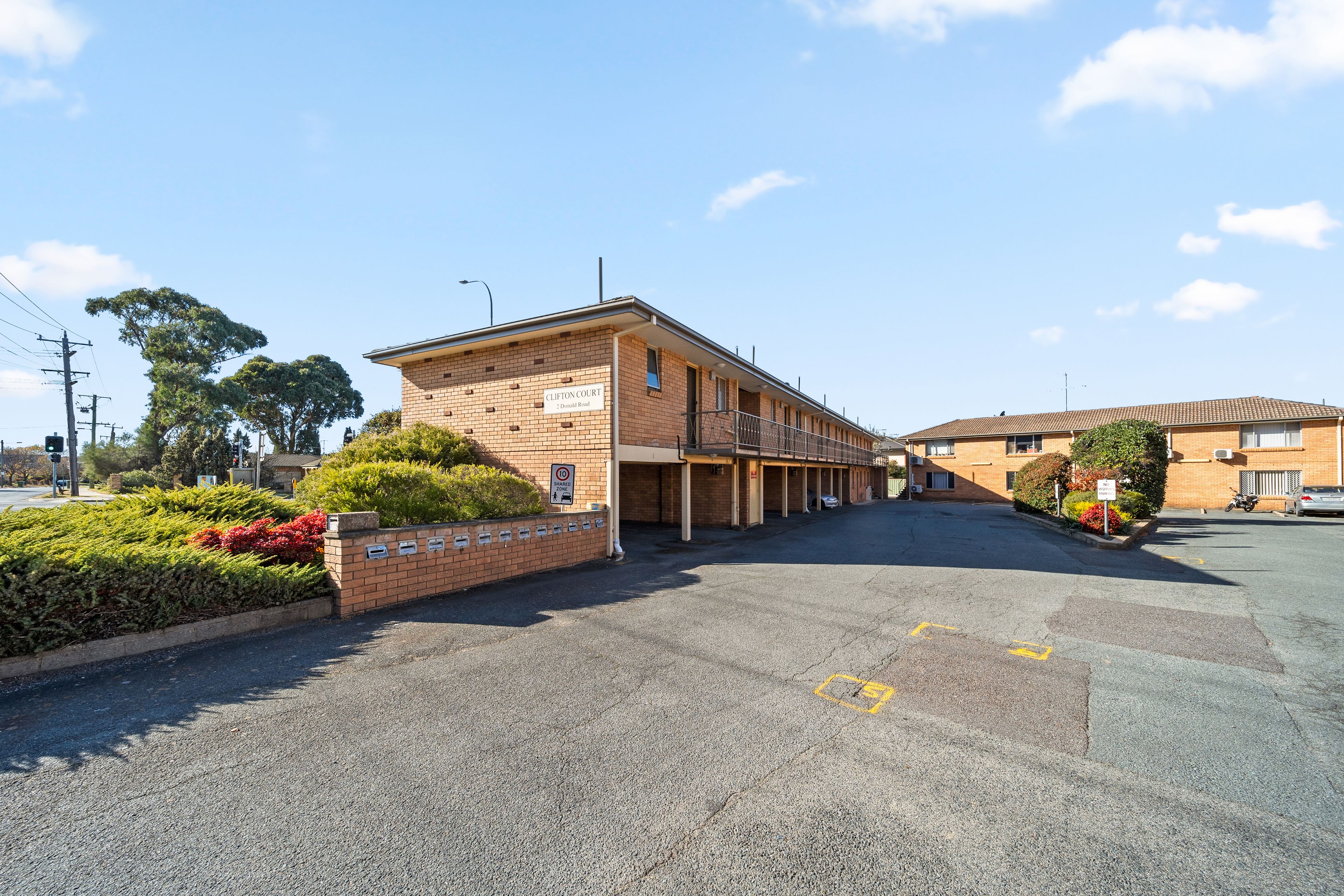 UNIT 9 2 DONALD RD, QUEANBEYAN NSW 2620, 0房, 0浴, Studio