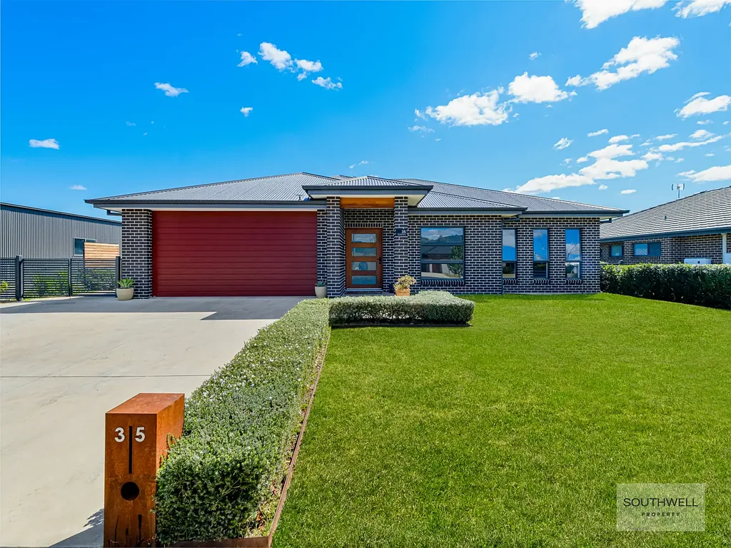 Tamworth 4Zimmer Feature-Packed Family Home with Handy Workshop