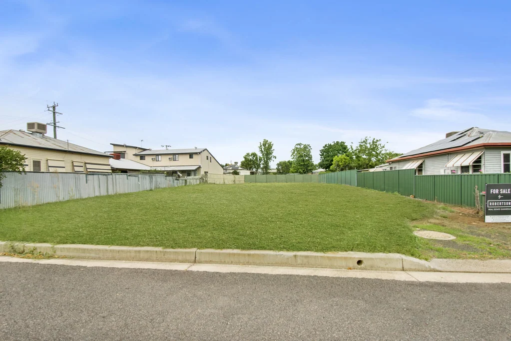 Gunnedah LARGE RESIDENTIAL BLOCK WHICH CAN BE SUBDIVIDED