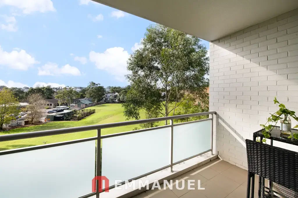 Baulkham Hills 1 Bedroom Stylish Accessible Apartment & Parking Space!