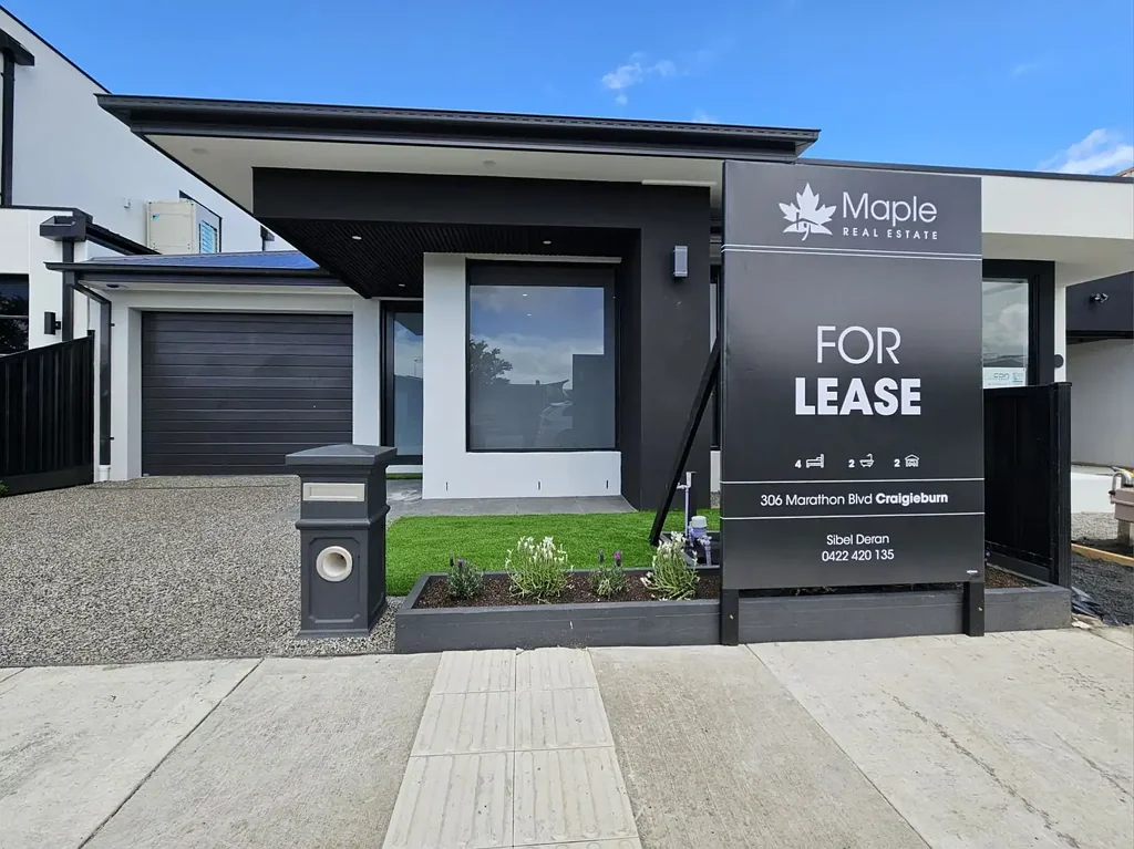 Modern & stylish 4-bedroom family home located opposite Senol Shopping Centre!