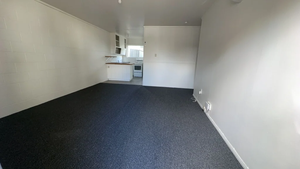 Unit available on Hill Rd