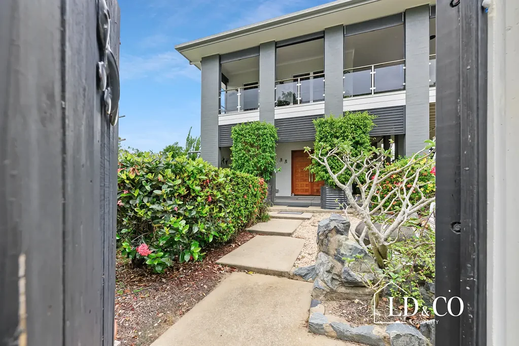 Haliday Bay 4 Bedroom Architectural Brilliance & Charm by the Beach