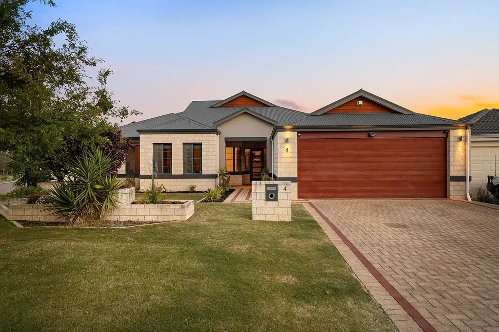 Baldivis 5ਬੈੱਡਰੂਮ Family entertainer packed with features in The Chase Estate.