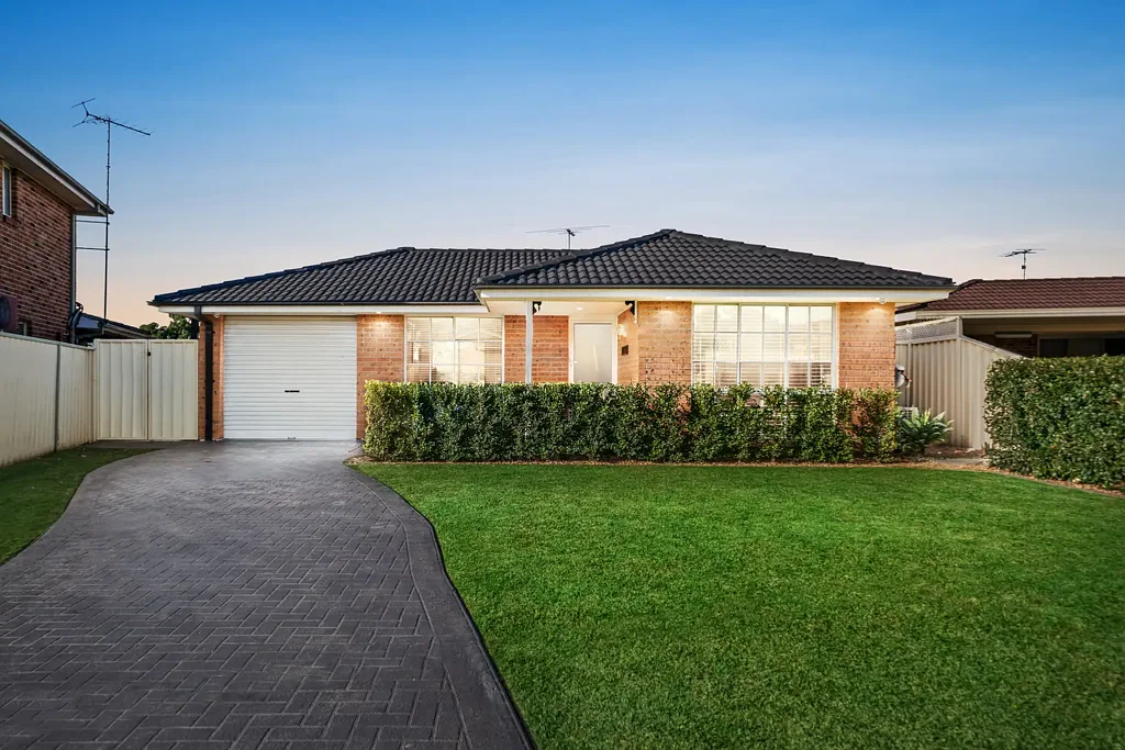 Glenmore Park 3chambre Newly Renovated Home, Alfresco Living & a Generous Block!