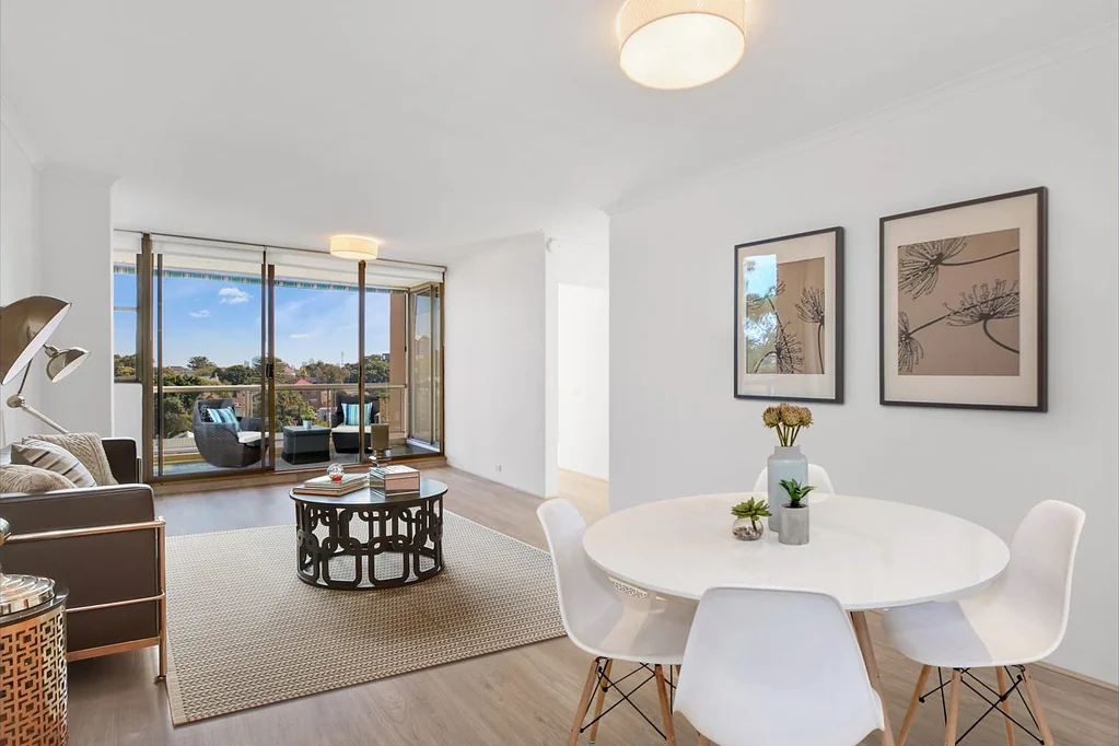 Renovated Top Floor 2 Bedroom Apartment