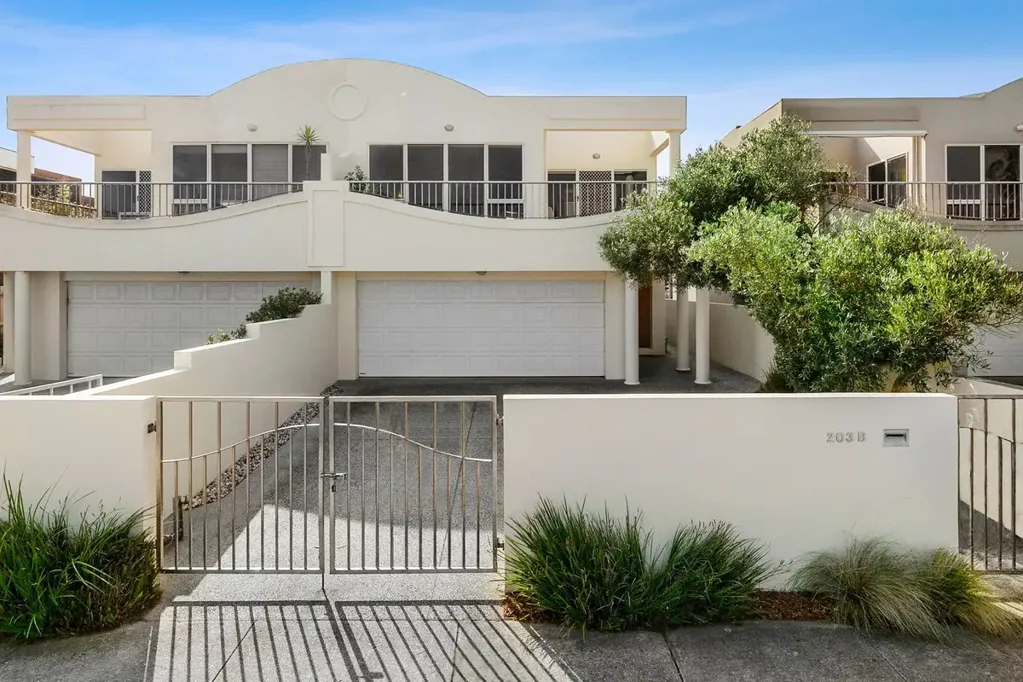Coastal Living on Torquay’s Famous Esplanade