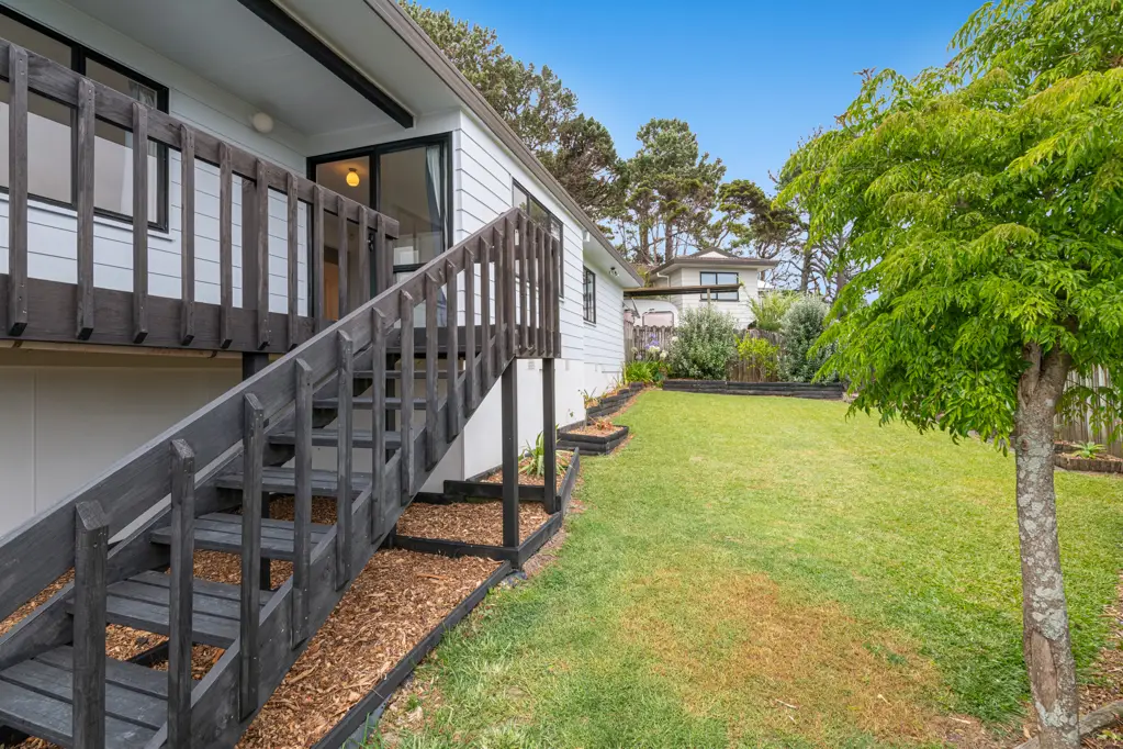 1/25 Jumento Place, Unsworth Heights, North Shore City, Auckland