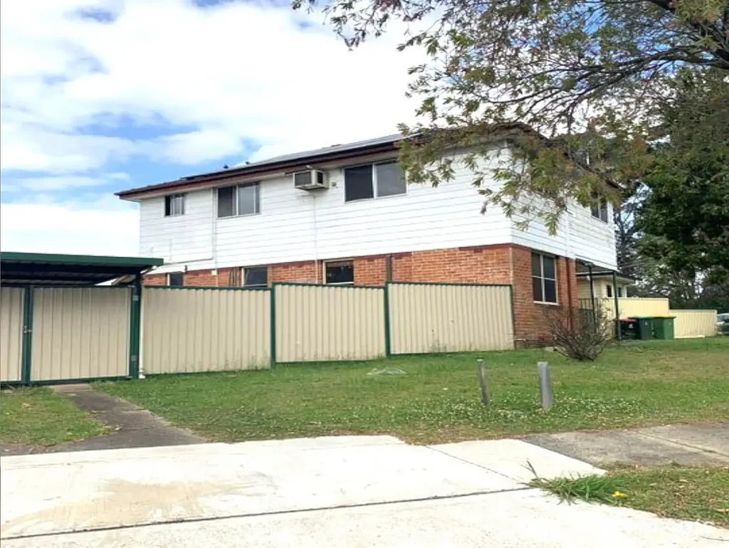 BIG DOUBLE STOREY HOME WITH SWIMMING POOL
