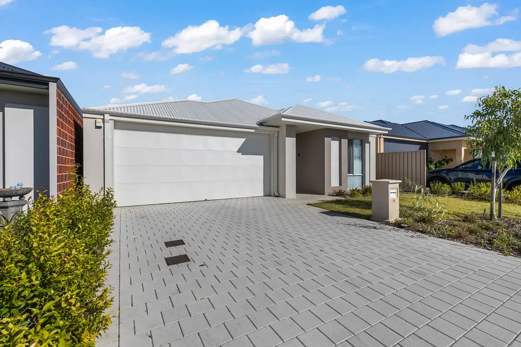 Brabham 4 Bedroom Modern Living + Space + Convenience
