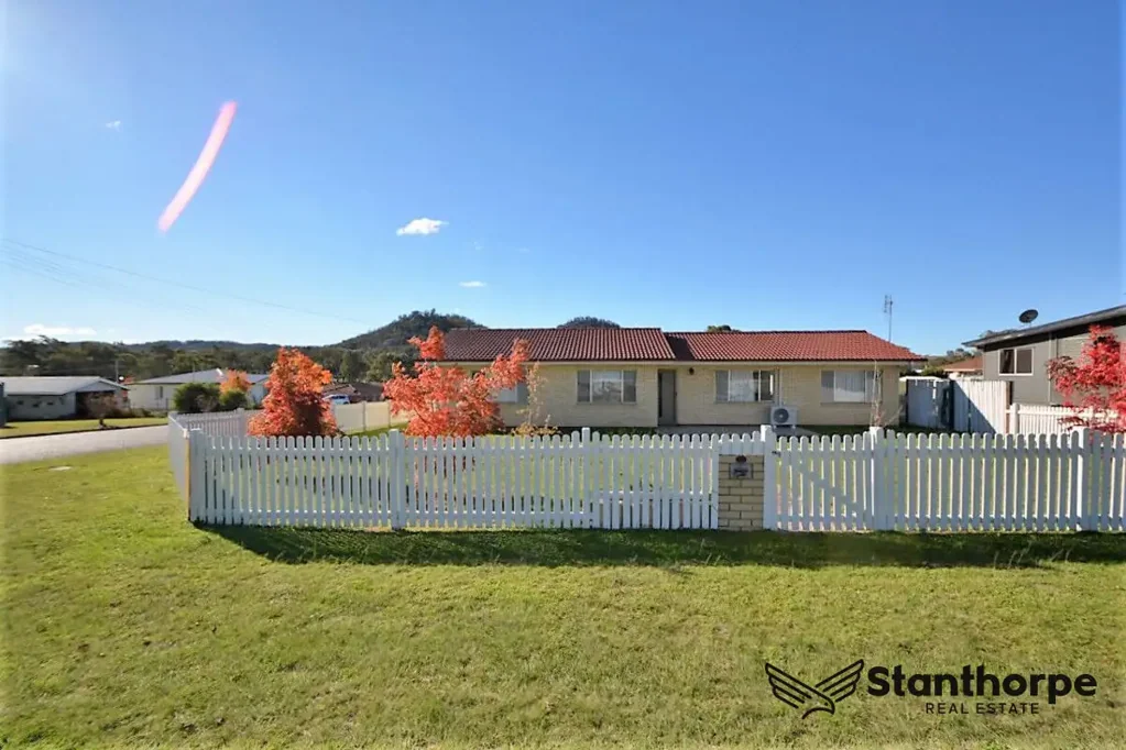 Stunning 4-Bedroom Home with views to Banca Ridge