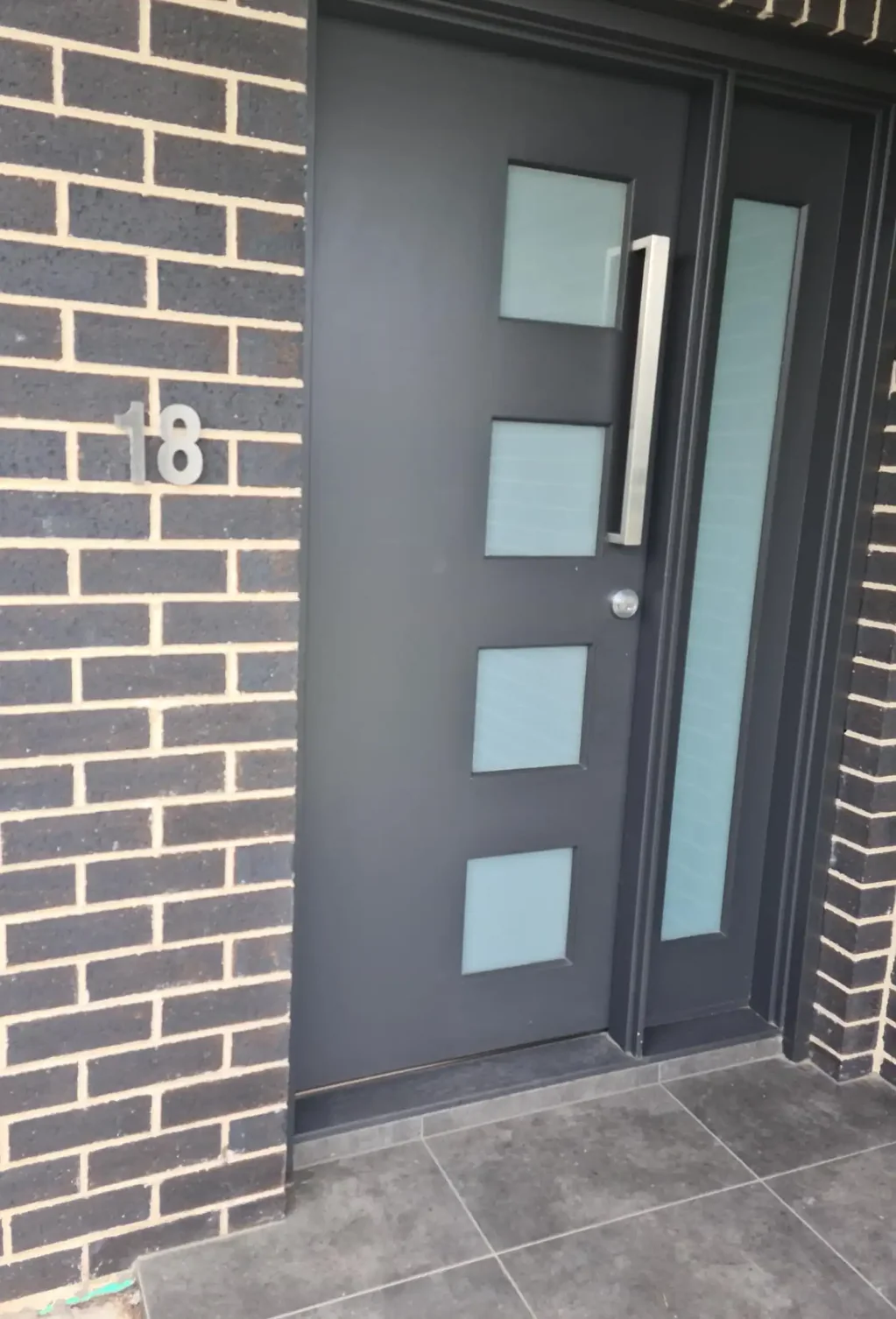Like New 3x Bedroom Villa - Very Handy To CBD