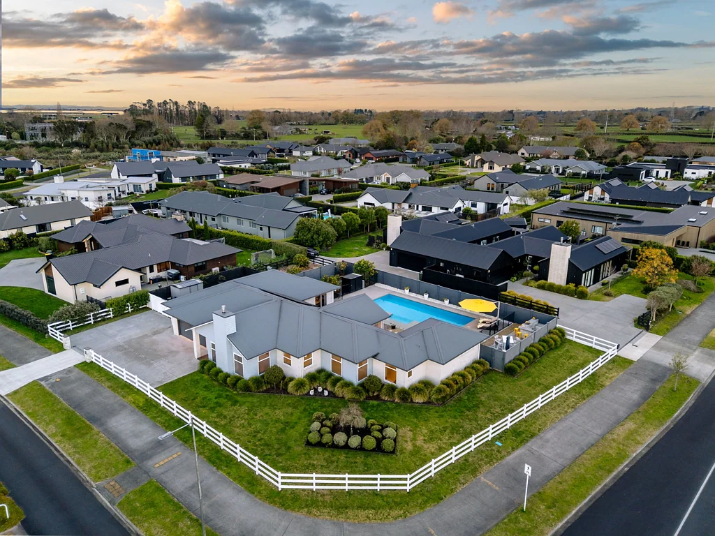 Cambridge 4房  Delightful Poolside St Kilda Living