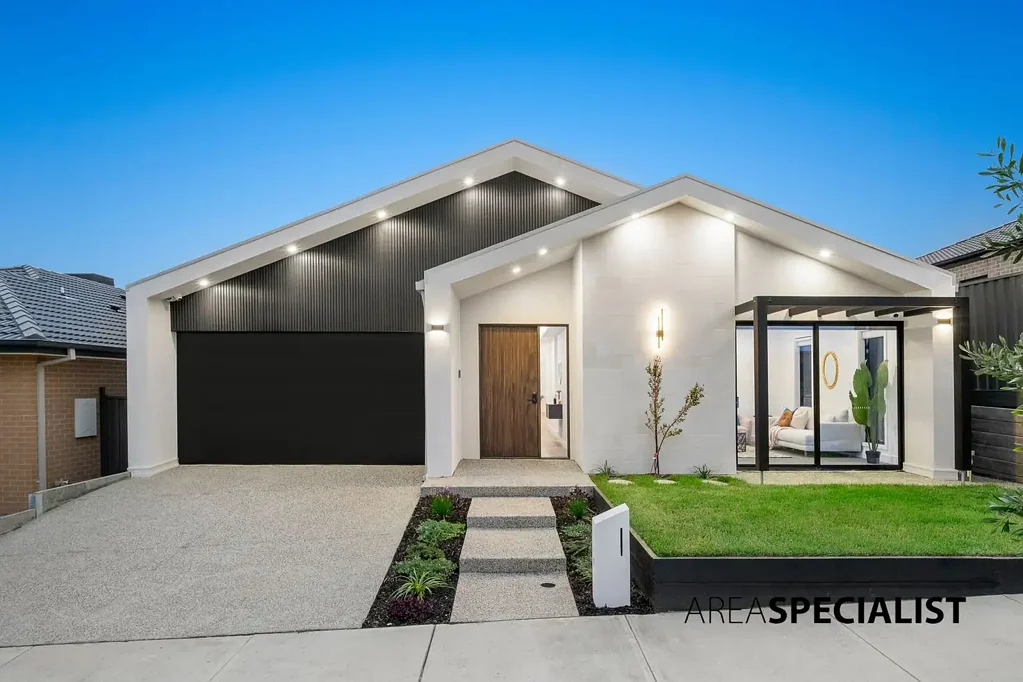 36 RICA ROAD, Pakenham, VIC 3810