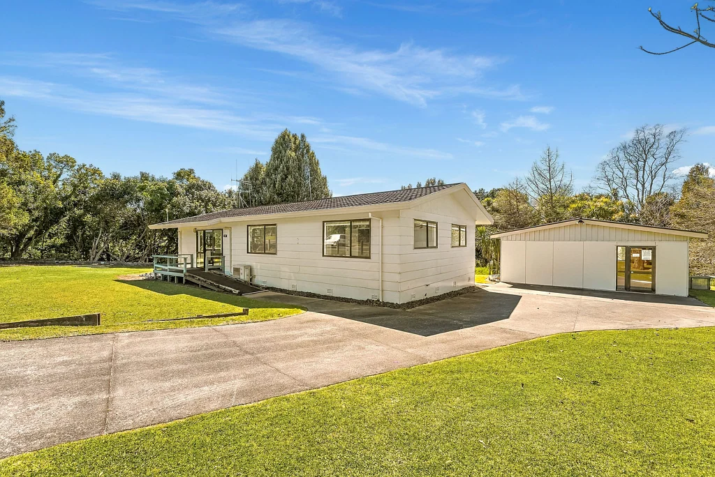 Poike 3 Bedroom OVER 1,000m² OF OPPORTUNITY – THINK BIG!