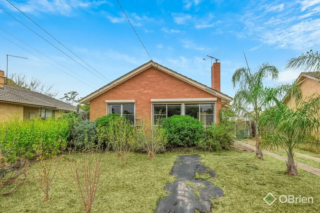 CENTRALLY LOCATED - SHORT WALK TO TOWN CENTRE