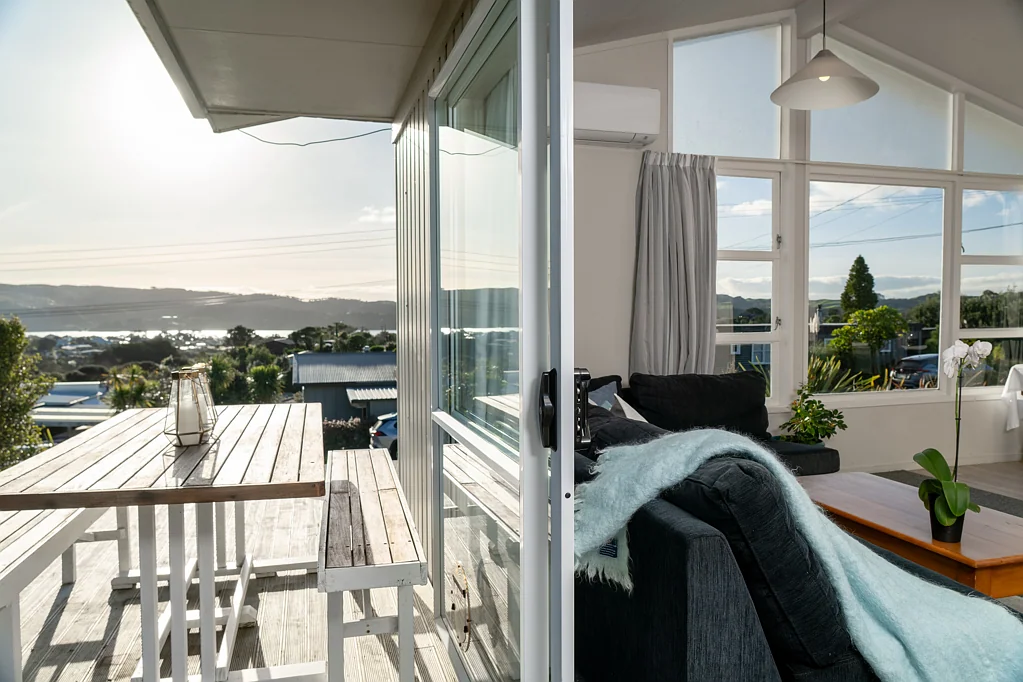 Raglan 3ห้องนอน Harbour Views - Elevated Position !