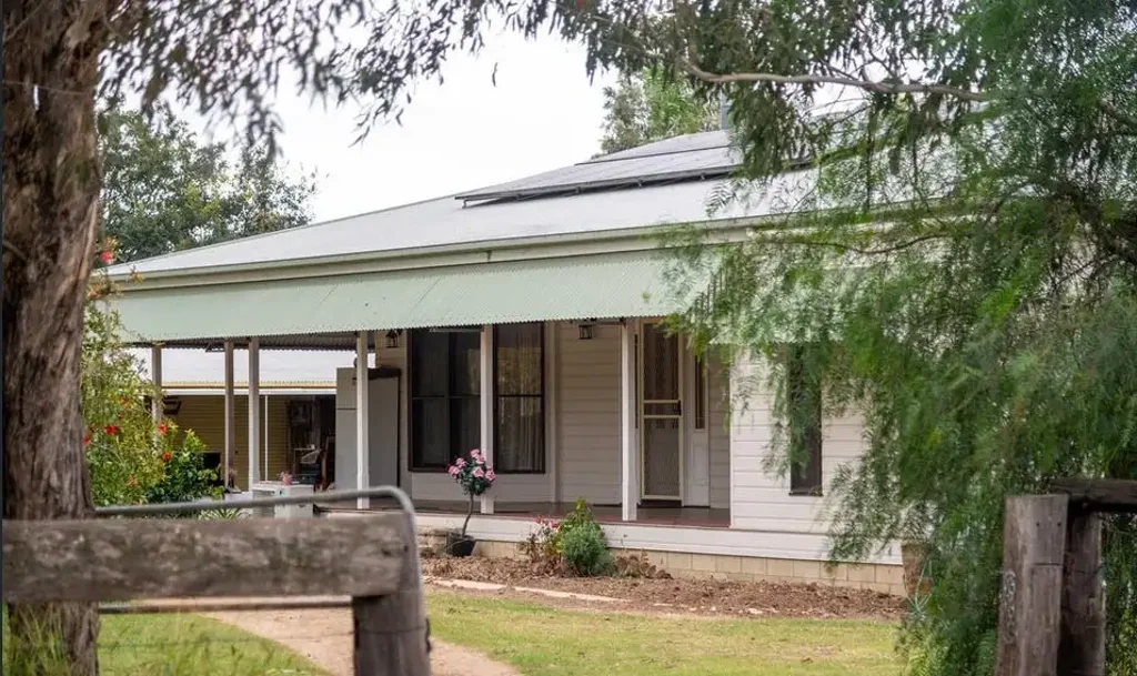 Rosenthal Heights 4 Slaapkamer “Kooyong” – 20 Acres of Lifestyle, Equestrian & Investment Potential