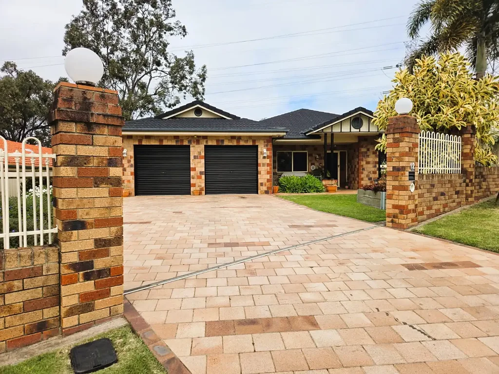 12 Leopard Tree Crescent, Sinnamon Park, QLD 4073, 5 Bedrooms, 2 Bathrooms, House