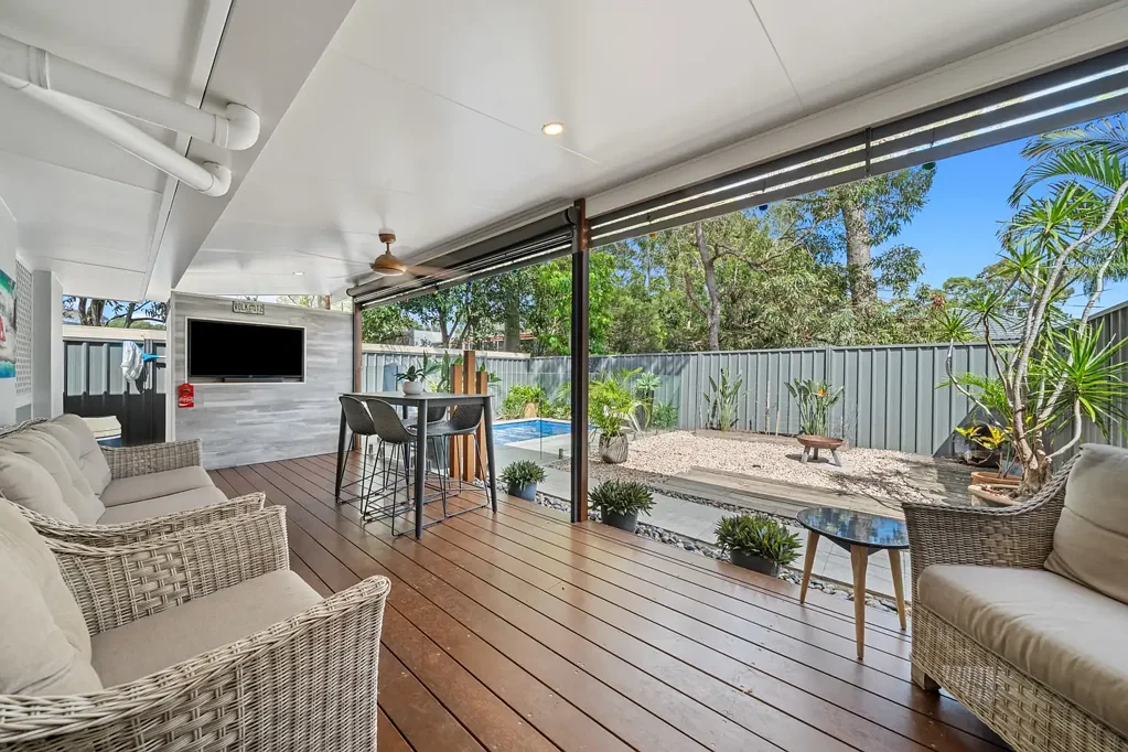Burleigh Waters 4房  MASSIVE PRICE REDUCTION!  OWNER IS READY TO MEET THE MARKET ON PRICE: PRESENT YOUR BEST OFFER BY 4PM, SATURDAY 30TH MAY