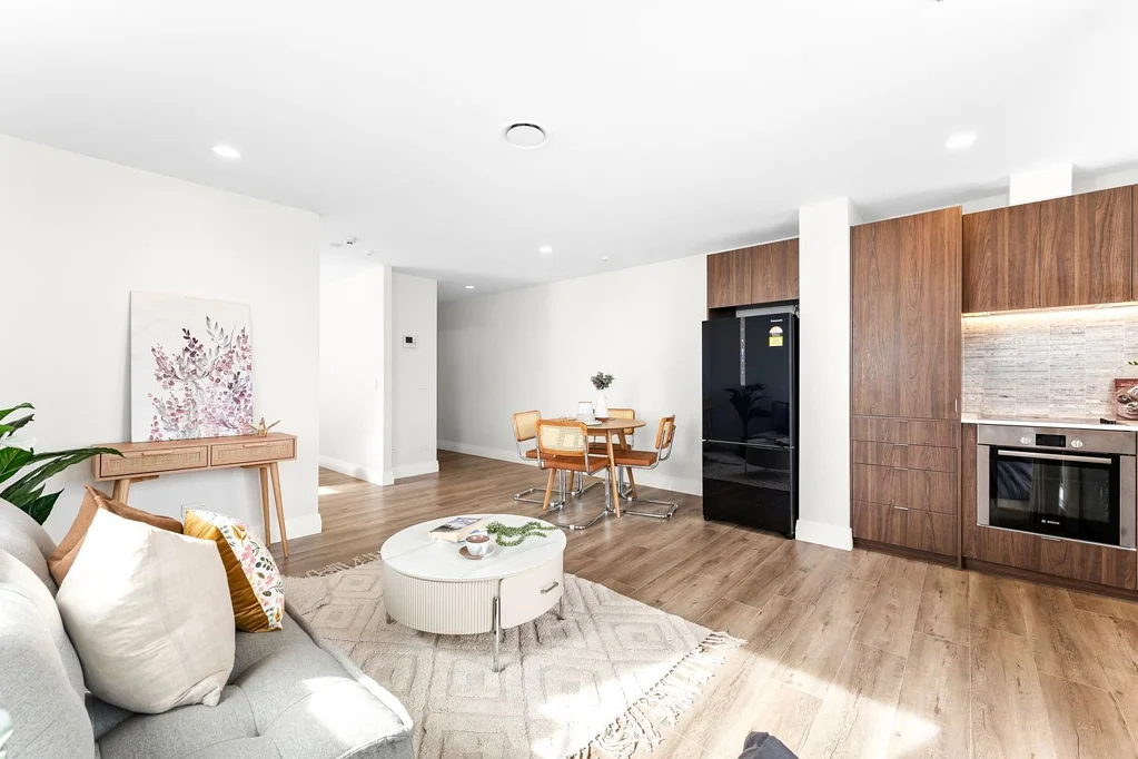Great location with carpark and storage unit!!