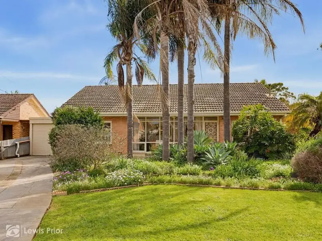 Marion 3 Bedroom Family Living and a Pool to Enjoy!