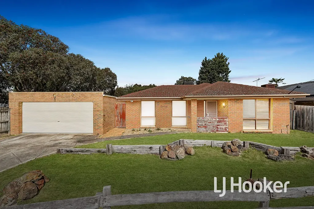 Hampton Park 3Zimmer A Spacious Family Home on Approx 705m2 land with Outstanding Potential