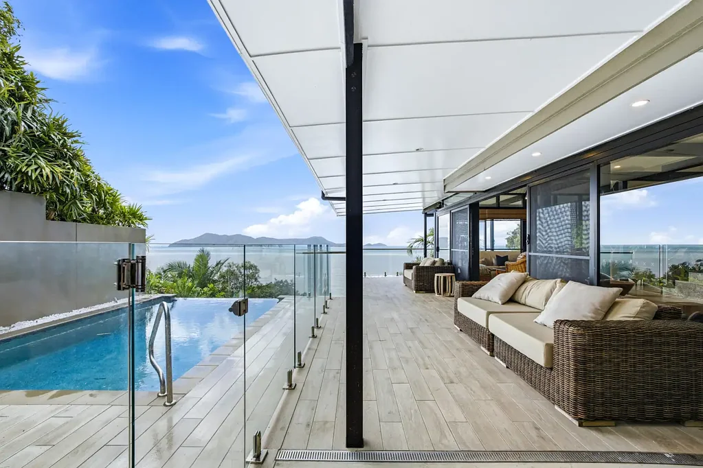South Mission Beach 3ਬੈੱਡਰੂਮ Architectural Integrity in a Prestigious Beachfront Enclave !