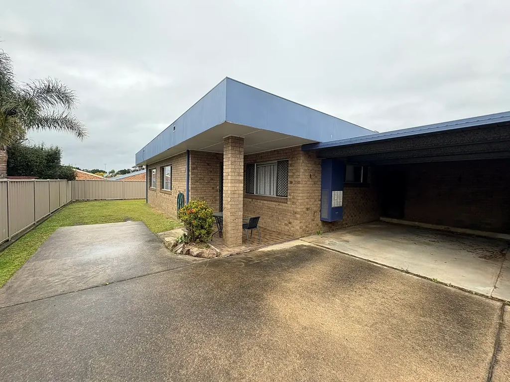 Furnished Unit Close to Town