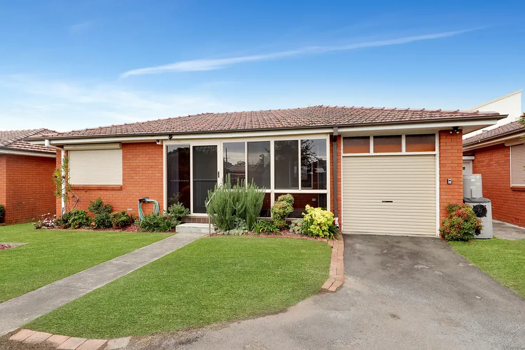 Charlestown 2ห้องนอน Easy-Care Villa Living in a Prime Charlestown Location