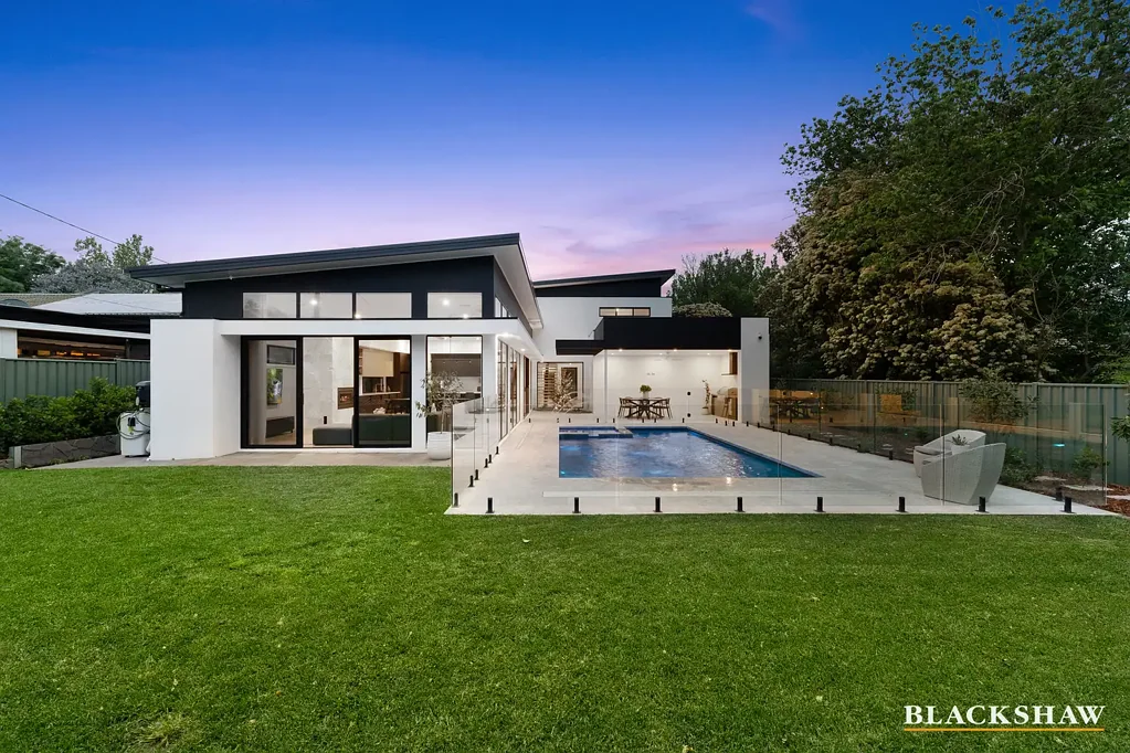 Chifley 5침실 Meticulous contemporary stunner, with cinema, pool and outdoor kitchen