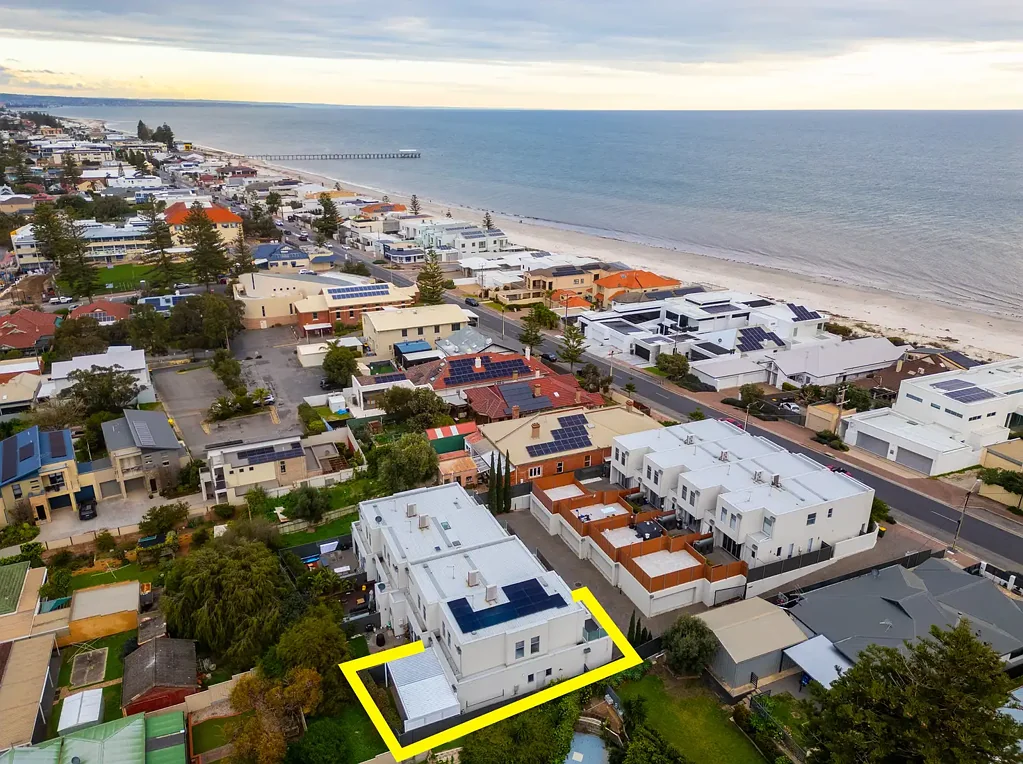 Henley Beach 3બેડરૂમ HIGH QUALITY EXECUTIVE RESIDENCE ONE HOUSE BACK FROM THE ESPLANADE