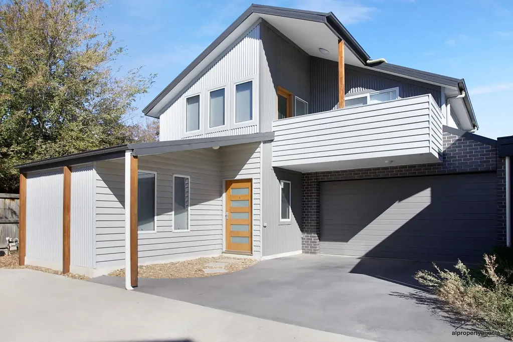 Horsham 3 Bedroom Central Townhouse