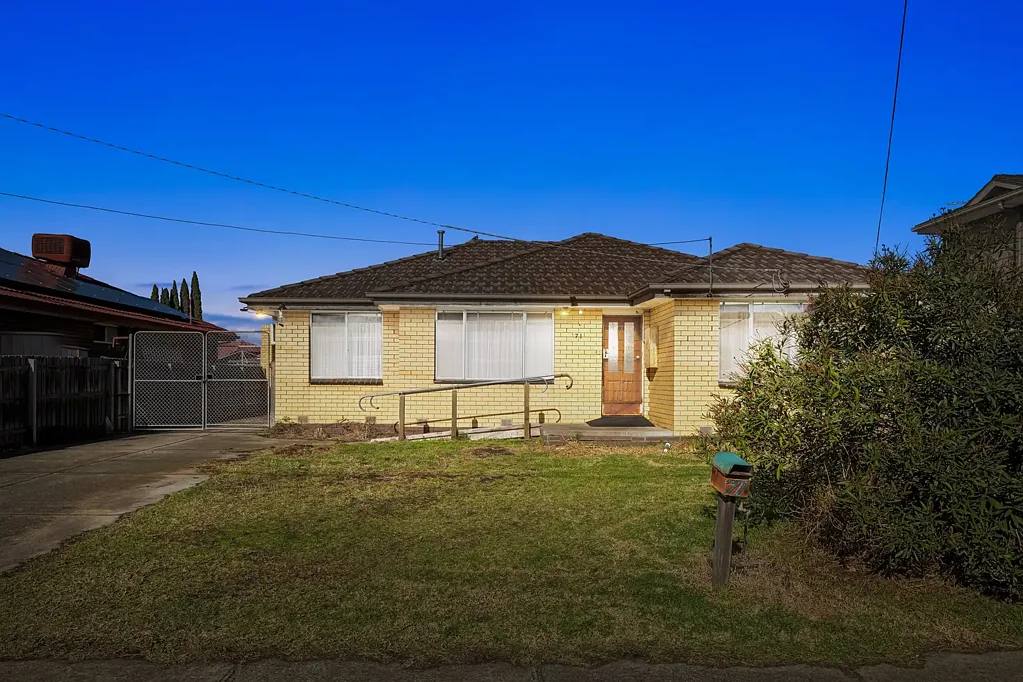 71 Mckimmies Road, Lalor, VIC 3075