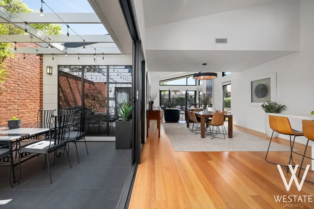Bathurst 2ਬੈੱਡਰੂਮ A TIER OF ITS OWN. EXECUTIVE LIVING IN THE HEART OF THE CBD.