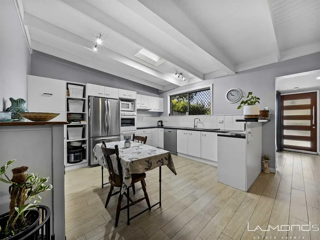 Manly 3Kwarto Bayside Living with Pool & Endless Potential in the Heart of Manly