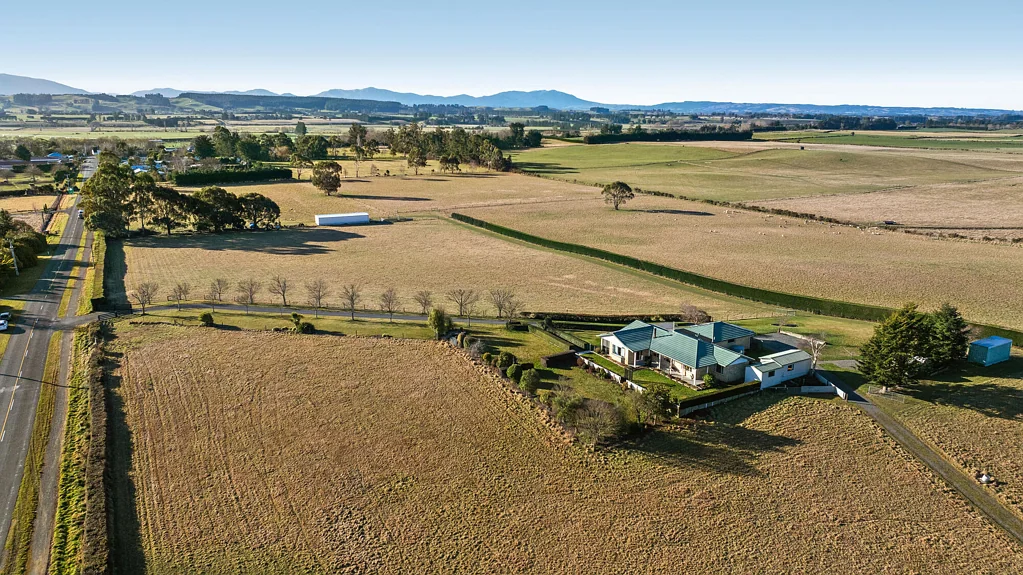 Cust 3房  Practical rural living with views