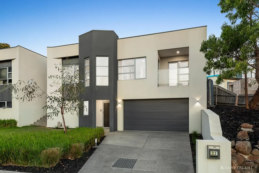 Doncaster East 4कमरा Family Excellence with City Views and Prized School Zoning