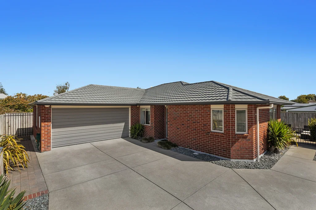 Whakatane 3Moenga Central Position, Solid Brick Living