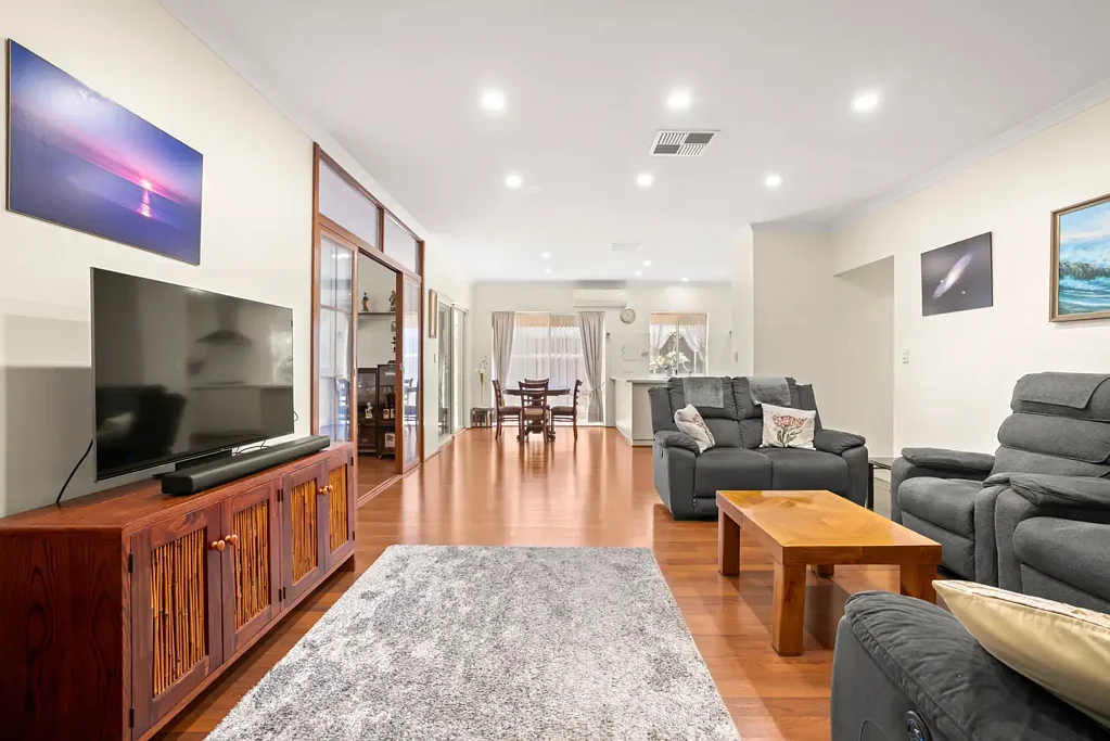 Baldivis 4 Slaapkamer Large 4x2 Family Home with Side Access.