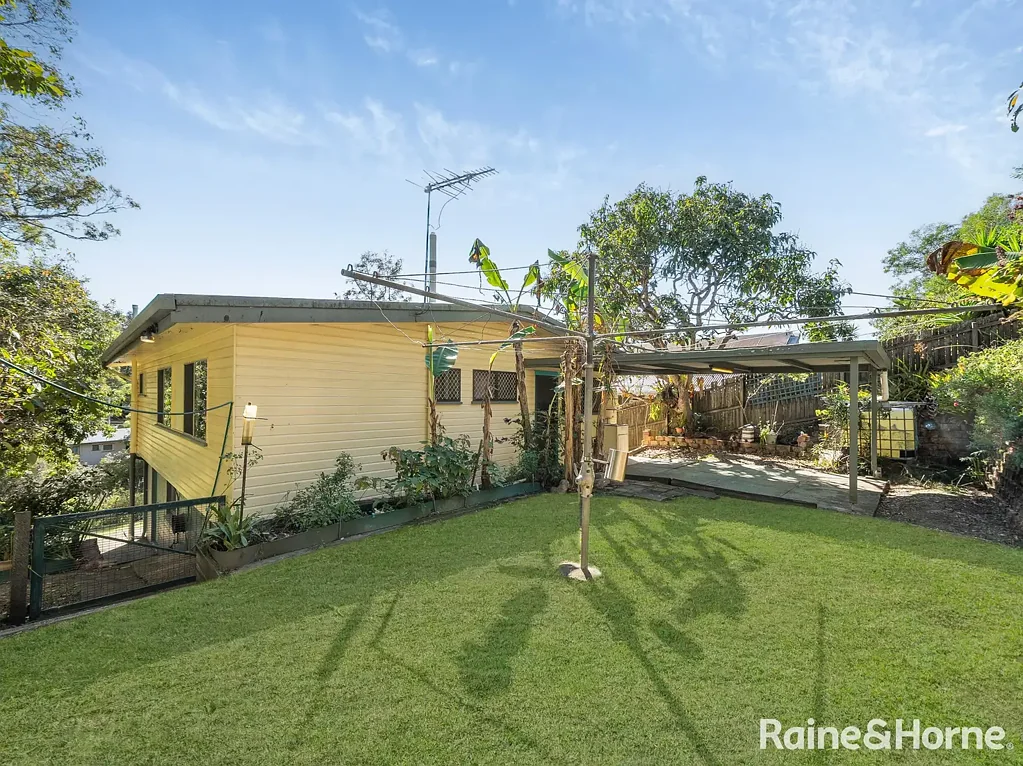 Arana Hills 3 Bedroom Elevated Hi-Set with Parkside Appeal