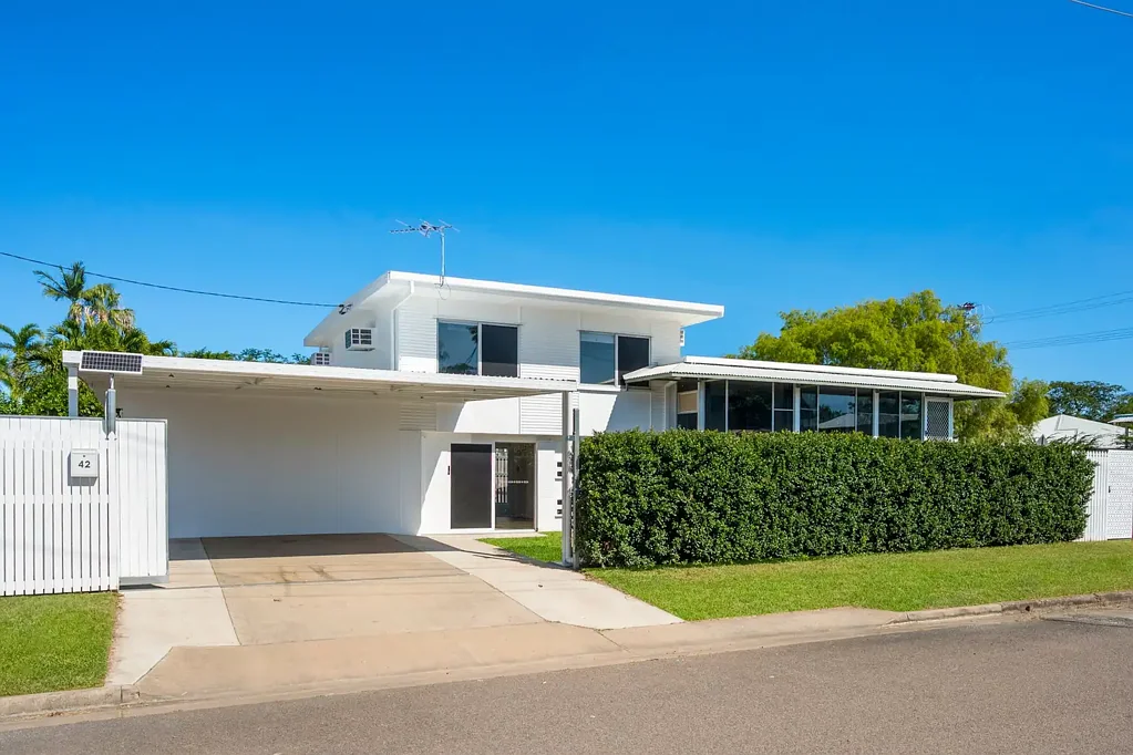 Cranbrook 4房  Spacious Split-Level Family Living with Modern Updates