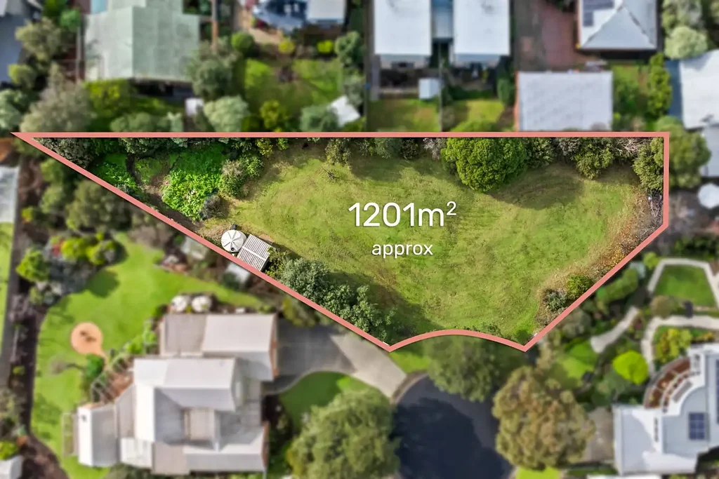 Torquay  Land, Location, Lifestyle