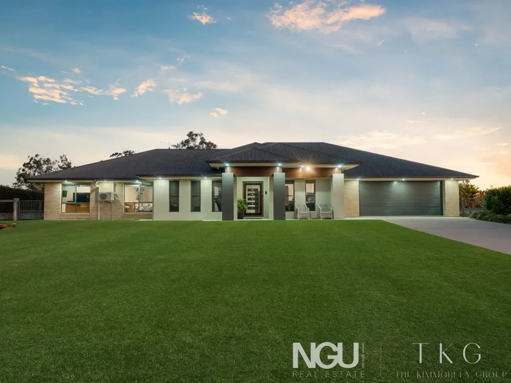 Kensington Grove 4 Bedroom MASSIVE COMMERCIAL GRADE SHED & LUXURY HOME ON AN ELEVATED ACREAGE BLOCK!