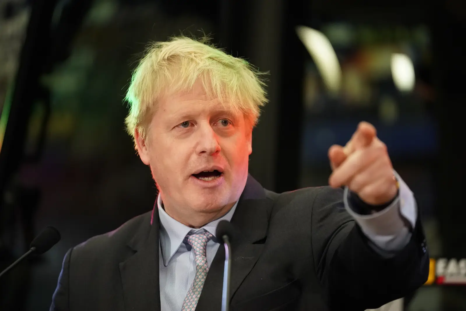英国首相梅宣布将于6月7日辞职 英镑短线拉升