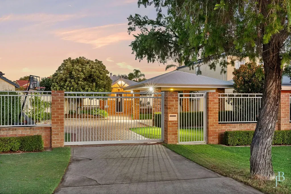 18 Cornish Crescent, Manning, WA 6152