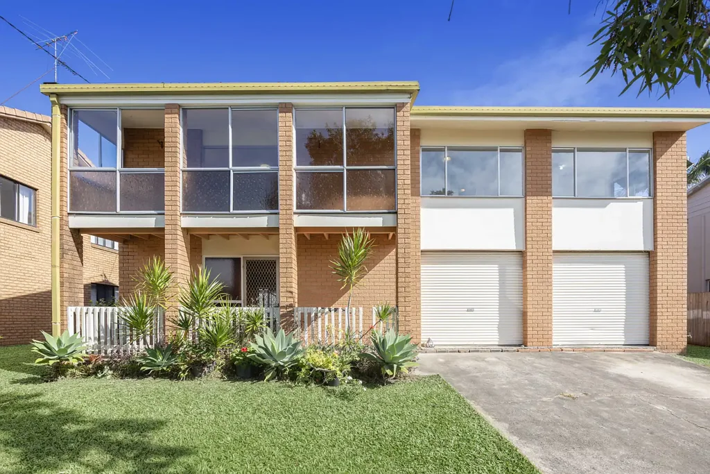 Battery Hill 3Kwarto The Ultimate Beachside Project - Elevated Views, Solid Bones & Must Be Sold!