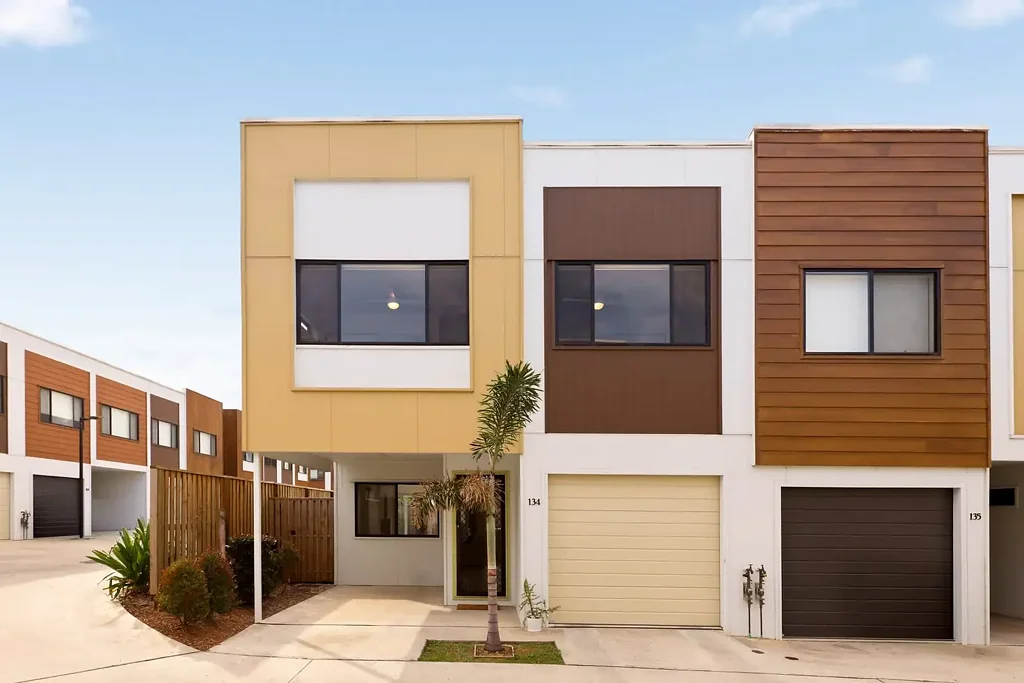 Raceview 4 Slaapkamer Modern, Move-In Ready and Made for Easy Living