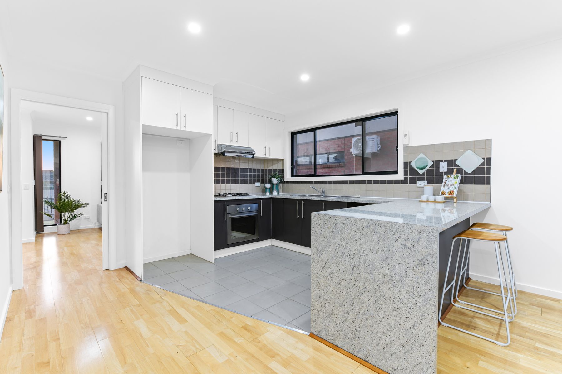 UNIT 1 57 CLARKE RD, SPRINGVALE SOUTH VIC 3172, 0 phòng ngủ, 0 phòng tắm, House