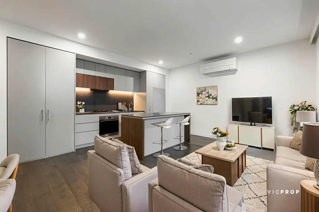 South Melbourne 1Moenga Contemporary One-Bedroom Apartment with Study & Private Terrace